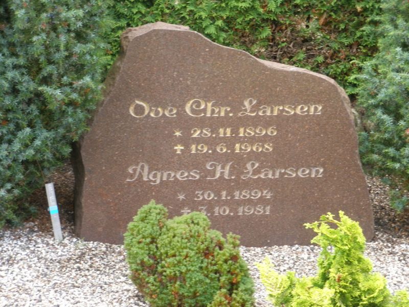 Agnes H. Larsen .JPG